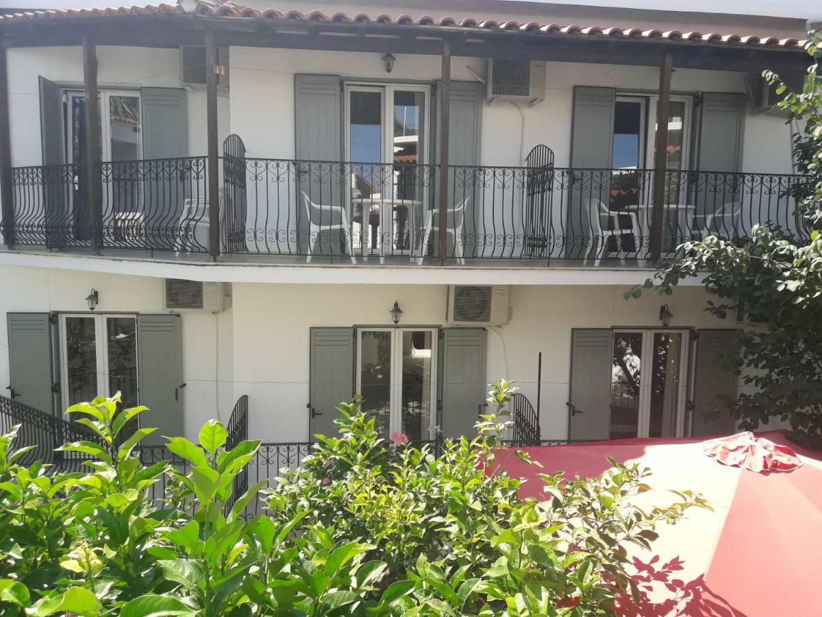 Pension Nikolas Skiathos Town Bagian luar foto