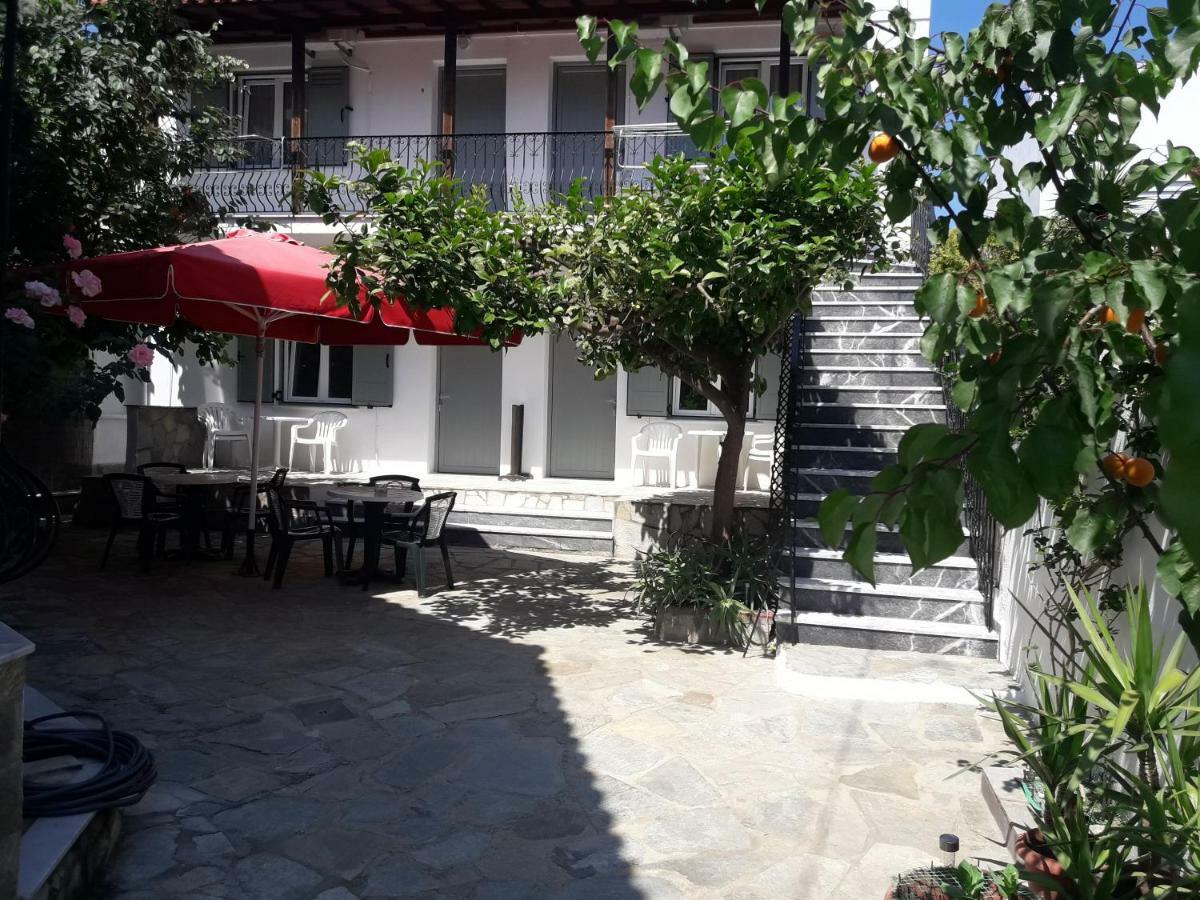 Pension Nikolas Skiathos Town Bagian luar foto