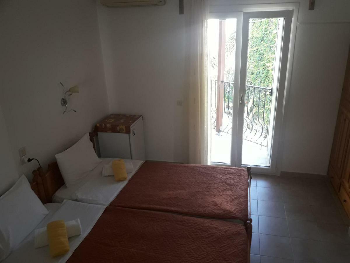 Pension Nikolas Skiathos Town Bagian luar foto
