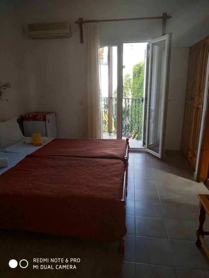 Pension Nikolas Skiathos Town Bagian luar foto