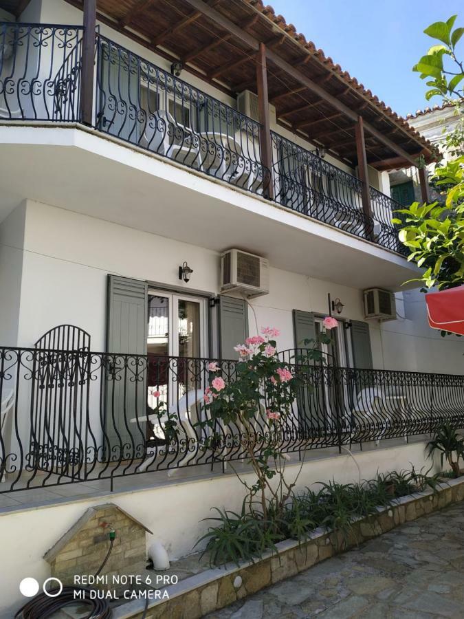 Pension Nikolas Skiathos Town Bagian luar foto